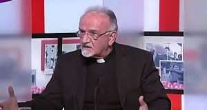 الأب كميل مبارك/حَبَّذا لَوْ يسقطُ القِناع …. إذا سقطَتْ أَقْنِعَةُ الكثيرينَ منْ ناسِ هذه الأَيَّامِ لَرَأَيْنا «وُجُوهًا صَفْراءَ مِنْ غَيْرِ عِلَّة»، وعُقولًا حَمْقاءَ زادَ في حُمْقِها الإدِّعاء، وتواضُعًا كاذِبًا يلوحُ مِنْ شُقوقِهِ شَرُّ الكِبْرِياء