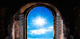 طُوبَى لِلْعُيونِ الَّتِي تَنْظُرُ مَا أَنْتُم تَنْظُرُون! فَإِنِّي أَقُولُ لَكُم: إِنَّ أَنْبِياءَ وَمُلُوكًا كَثِيرِينَ أَرادُوا أَنْ يَرَوا مَا أَنْتُم تَنْظُرُون، فَلَمْ يَرَوا، وَأَنْ يَسْمَعُوا مَا تَسْمَعُون، فَلَمْ يَسْمَعُوا/Blessed are the eyes that see what you see! For I tell you that many prophets and kings desired to see what you see, but did not see it, and to hear what you hear, but did not hear it.