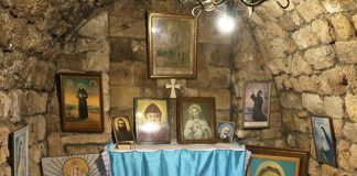 فيمَا يَسوعُ يَتَكَلَّم بِهذَا، رَفَعَتِ ٱمْرَأَةٌ مِنَ الجَمْعِ صَوْتَها، وَقَالَتْ لَهُ: «طُوبَى لِلْبَطْنِ الَّذي حَمَلَكَ، وَلِلثَّدْيَينِ اللَّذَينِ رَضِعْتَهُمَا». أَمَّا يَسُوعُ فَقَال: «بَلِ ٱلطُّوبَى لِلَّذينَ يَسْمَعُونَ كَلِمَةَ اللهِ وَيَحْفَظُونَها/A woman in the crowd raised her voice and said to him, ‘Blessed is the womb that bore you and the breasts that nursed you!’But he said, ‘Blessed rather are those who hear the word of God and obey it!