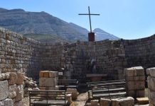 أَيُّهَا الإِخْوَة، صَلُّوا مِن أَجْلِنَا، لِكَي تَنْتَشِرَ كَلِمَةُ الرَّبّ، وتَتَمَجَّد، كمَا هيَ عِنْدَكُم، وَلِكَي نَنْجُوَ منَ النَّاسِ الضَّالِّينَ الأَشْرَار/Brothers and sisters, pray for us, so that the word of the Lord may spread rapidly and be glorified everywhere