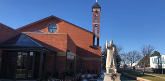 فيمَا يَسوعُ يَتَكَلَّم بِهذَا، رَفَعَتِ ٱمْرَأَةٌ مِنَ الجَمْعِ صَوْتَها، وَقَالَتْ لَهُ: طُوبَى لِلْبَطْنِ الَّذي حَمَلَكَ، وَلِلثَّدْيَينِ اللَّذَينِ رَضِعْتَهُمَا. أَمَّا يَسُوعُ فَقَال: بَلِ ٱلطُّوبَى لِلَّذينَ يَسْمَعُونَ كَلِمَةَ اللهِ وَيَحْفَظُونَها/A woman in the crowd raised her voice and said to him, ‘Blessed is the womb that bore you and the breasts that nursed you!’But he said, ‘Blessed rather are those who hear the word of God and obey it