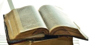 كُلُّ مَنْ يُؤْمِنُ بِهِ لا يُخْزَى. فلا فَرْقَ بَيْنَ يَهُودِيٍّ ويُونَانِيّ، لأَنَّ الرَّبَّ هُوَ نَفْسُهُ لِجَميعِهِم، يُفِيضُ غِنَاهُ عَلى جَمِيعِ الَّذِينَ يَدْعُونَهُ. فَكُلُّ مَنْ يَدْعُو ٱسْمَ الرَّبِّ يَخْلُص/No one who believes in him will be put to shame. For there is no distinction between Jew and Greek; the same Lord is Lord of all and is generous to all who call on him. For, Everyone who calls on the name of the Lord shall be saved