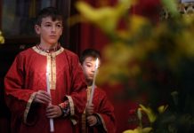 ويُجَازِي بِالغَضَبِ والسُّخْطِ الَّذِينَ يُخَاصِمُونَ ولا يُذْعِنُونَ لِلحَقِّ بَلْ لِلظُّلْم/For those who are self-seeking and who obey not the truth but wickedness, there will be wrath and fury