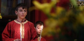 ويُجَازِي بِالغَضَبِ والسُّخْطِ الَّذِينَ يُخَاصِمُونَ ولا يُذْعِنُونَ لِلحَقِّ بَلْ لِلظُّلْم/For those who are self-seeking and who obey not the truth but wickedness, there will be wrath and fury