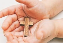 Who see the Son and believe in him may have eternal life; and I will raise them up on the last day/مَنْ يُشَاهِدُ الٱبْنَ ويُؤْمِنُ بِهِ، يَنَالُ حَيَاةً أَبَدِيَّة، وأَنَا أُقِيمُهُ في اليَومِ الأَخِير