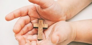 Who see the Son and believe in him may have eternal life; and I will raise them up on the last day/مَنْ يُشَاهِدُ الٱبْنَ ويُؤْمِنُ بِهِ، يَنَالُ حَيَاةً أَبَدِيَّة، وأَنَا أُقِيمُهُ في اليَومِ الأَخِير