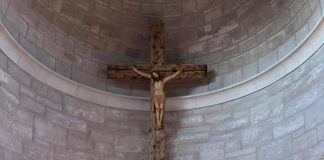 فأَنْتَ إِذًا يَا مَنْ تُعَلِّمُ غَيْرَكَ، أَمَا تُعَلِّمُ نَفْسَكَ؟ يَا مَنْ تُنَادِي: لا تَسْرِقْ! أَتَسْرِق؟ يَا مَنْ تَقُول: لا تَزْنِ! أَتَزْنِي؟ يَا مَنْ تَحْتَقِرُ الأَوْثَان، أَتَسْلُبُ هَيَاكِلَهَا؟ يَا مَنْ تَفْتَخِرُ بِالشَّرِيعَة، أَتُهِينُ ٱللهَ بِتَعَدِّيكَ لِلشَّرِيعَة؟ كَمَا هُوَ مَكْتُوب: «إِنَّ ٱسْمَ ٱللهِ يُجَدَّفُ عَلَيْهِ بِسَبَبِكُم بَينَ الأُمَم/While you preach against stealing, do you steal? You that forbid adultery, do you commit adultery? You that abhor idols, do you rob temples? You that boast in the law, do you dishonour God by breaking the law? For, as it is written, ‘The name of God is blasphemed among the Gentiles because of you.