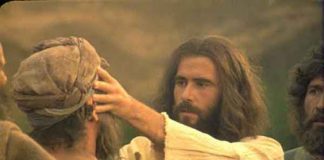 وإِنْ كَانَتِ البَاكُورَةُ مُقَدَّسَة، فَٱلعَجْنَةُ أَيْضًا مُقَدَّسَة. وإِنْ كَانَ الأَصْلُ مُقَدَّسًا، فَالأَغْصَانُ أَيْضًا مُقَدَّسَة/If the part of the dough offered as first fruits is holy, then the whole batch is holy; and if the root is holy, then the branches also are holy