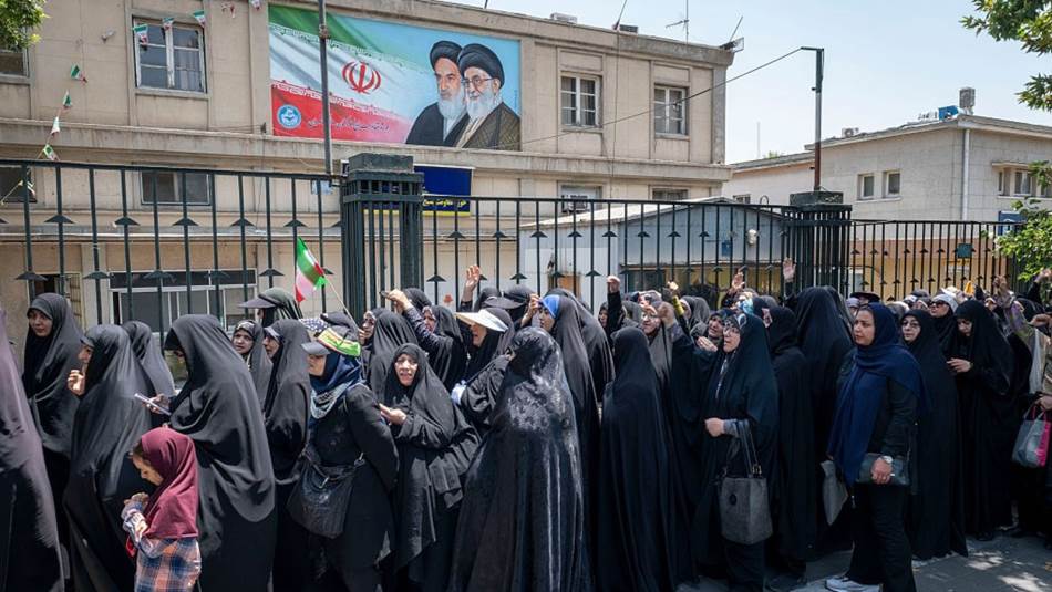 iran.on the devils hands3